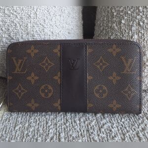 Beautiful Brown Continental Zip Around Wallet Large - NWOT